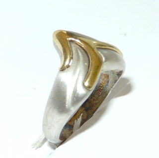 Einzelstück, stabiler Ring "Flußbiegung" aus 925 Silber, seidenmatte, silberne V--förmige Ringschiene mit einer Applikation Silber vergoldet, Ringweite 54,5, paßt zu Collier Hs 0074 -	Unikatschmuck nur erhältlich im Onlineshop von Juwelier & Goldschmiede Danilo! 