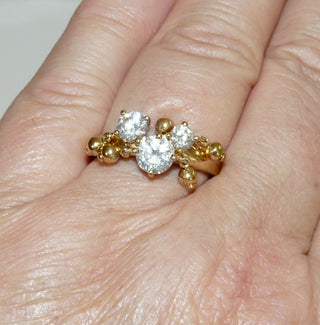 Einzelstück, verspielter Ring aus 925 Silber vergoldet mit 3 funkelnden Zirkonia sicher gefaßt in 4-Kraper-Chatons sowie 5 beweglichen Kugeln, Ringweite 60 -	Nur erhältlich im Onlineshop von Juwelier & Goldschmiede Danilo!