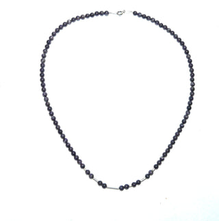 in unserer Werkstatt designtes Einzelstück, zarte Kugel-Kette aus dunkelblau-violettem Blaufluß mit dezentem Glitzern, Gesamtlänge 44 cm, Verschluß und Zwischenteile aus 925 Silber, auf Stahlseil aufgereiht, Stein-Durchmesser 4 mm -	Einzelstücke nur erhältlich bei www.danilogold-shop.de