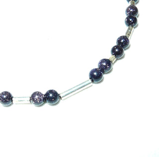 in unserer Werkstatt designtes Einzelstück, zarte Kugel-Kette aus dunkelblau-violettem Blaufluß mit dezentem Glitzern, Gesamtlänge 44 cm, Verschluß und Zwischenteile aus 925 Silber, auf Stahlseil aufgereiht, Stein-Durchmesser 4 mm - Einzelstücke nur erhältlich bei www.danilogold-shop.de