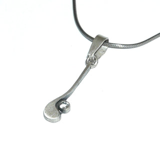 Einzelstück, Nordform-Design, zarter Anhänger aus 925 Silber mit einem funkelnd facettierten, runden Bergkristall, seidenmatt + in den Tiefen geschwärzt. Anlaufgeschützt. Die gesamte skandinavische / finnische Nordform-Kollektion ist so designt, daß fast alle Schmuckstücke miteinander kombinierbar sind. Besonders gut zu diesem Schmuckstück paßt Ring Nord 0029. -	Finnlandschmuck bei Goldschmiede Danilo