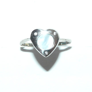 Einzelstück, zarter Perlmutt-Ring "Herzkreis" aus 925 Silber mit einer runden weißen Perlmutt-Scheibe in der Mitte des Herzens direkt in Ringschiene eingelassen, 3 kleine Zirkonia in den Eckpunkten, Ringweite 60 -	Einzelstücke nur erhältlich bei www.danilogold-shop.de