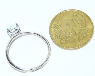 Einzelstück, zarter Ring aus 925 Silber mit einem runden, hellblauen, funkelnd facettierten Edeltopas, sicher eingefaßt in einem 4-Krapper-Cabochon, poliert, Ringweite 54 -	Nur erhältlich bei www.danilogold-shop.de
