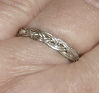 Einzelstück, Trauring, zarter Ring "geflochten" aus 925 Silber, gleichlaufend, poliert, vier Runddrähte flach verflochten, Ringweite 59, dazu paßt Ri 364 -	Unikatschmuck nur erhältlich im Onlineshop von Juwelier & Goldschmiede Danilo! 