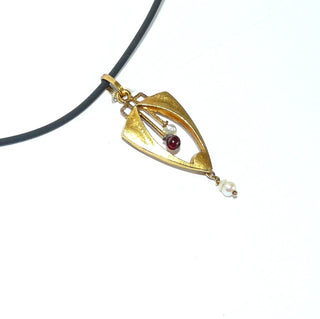 antikes Einzelstück, zarter Vintage-Granat-Anhänger Art-Deco mit einer Granat-Kugel in typischen Granat-Rot + 2 Perlen, eine beweglich, aus 333 Gold, matt, um 1930 -	Vintage-Schmuck nur im Onlineshop von danilogold!