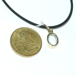 schlichtes Einzelstück, ovaler Blautopas-Anhänger aus 585 Gold, ein ovaler, funkelnd facettierter hellblauer Blautopas in schlichter Zargenfassung sicher gehalten -	Unikatschmuck nur erhältlich im Onlineshop von Juwelier & Goldschmiede Danilo! 