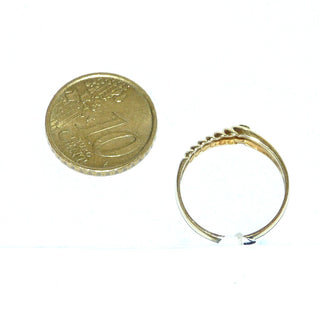 zierliches Einzelstück, schmaler Brillantring, Antragsring, Vorsteckring, Verlobungsring aus 585 Gold mit einem Brillant von 0,015 Karat in Zarge gefaßt, asymmetrisch gerillte Schiene, Ringweite 57, poliert - Goldschmiede Danilo