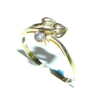 florales Einzelstück, Diamantring, Vorsteckring, Antragsring, Verlobungsring in Form eines plastisch ausgearbeiteten Blütenzweigs aus 333 Gold, ein Diamant in Zargenfassung gefaßt, Ringweite 56,5, poliert - Goldschmiede Danilo