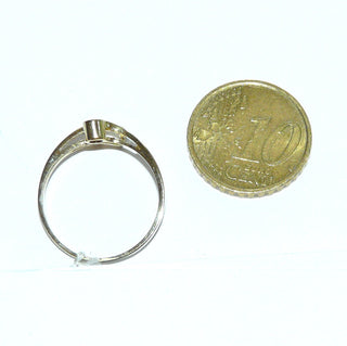 florales Einzelstück, Diamantring, Vorsteckring, Antragsring, Verlobungsring in Form eines plastisch ausgearbeiteten Blütenzweigs aus 333 Gold, ein Diamant in Zargenfassung gefaßt, Ringweite 56,5, poliert - Goldschmiede Danilo