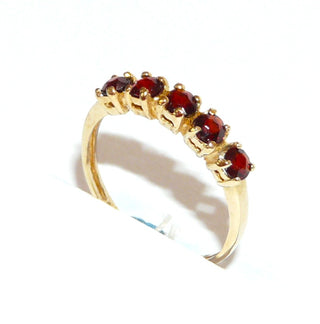 zierliches Einzelstück, Vintage Granatring aus 585 Gold mit 5 runden, leuchtend dunkelroten Granaten in 4-Krappenfassungen in Reihe quer nebeneinander, Hans Rivoir Pforzheim, Ringweite 57, 1960-1970 - Goldschmiede Danilo