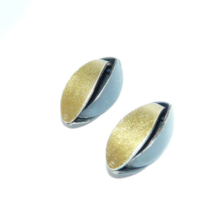 Einzelstücke, zweifarbige Ohrstecker "Olive" aus 925 Silber geschwärzt + vergoldet, mattiert. -	Nur erhältlich im Onlineshop von Juwelier & Goldschmiede Danilo!