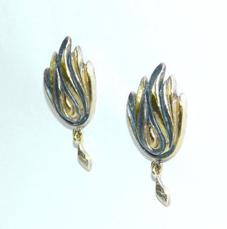 Einzelstücke, zweifarbige Ohrstecker "Flammen" aus 925 Silber geschwärzt + vergoldet, poliert, mit einem kleinen beweglichen Tropfen am Ende. -	Einzelstücke nur erhältlich bei www.danilogold-shop.de