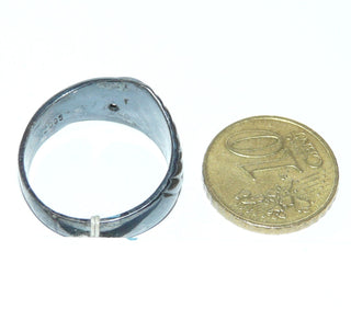 Einzelstück, zweifarbiger Unikat-Ring, Herrenring aus 925 Silber geschwärzt + 585 Gelbgold als Dreieck-Belötung, ein funkelnd facettierter Zirkonia vertieft eingefaßt, Ringschiene poliert mit Rillen-Muster, Ringweite 62,5 -	Unikatschmuck nur erhältlich im Onlineshop von Juwelier & Goldschmiede Danilo! 